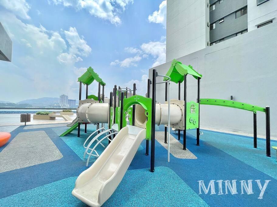Netizen Near Mrt Couple Balcony Suite #31 Kampong Bukit Dukong Екстериор снимка