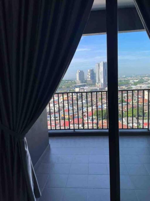 Netizen Near Mrt Couple Balcony Suite #31 Kampong Bukit Dukong Екстериор снимка